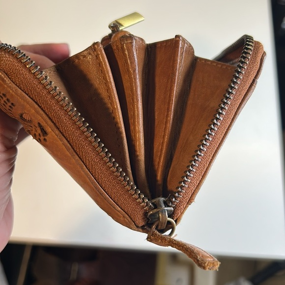 BROWN CUTOUT DESIGN SOFT SQUISHY LEATHER WALLET - Picture 7 of 11
